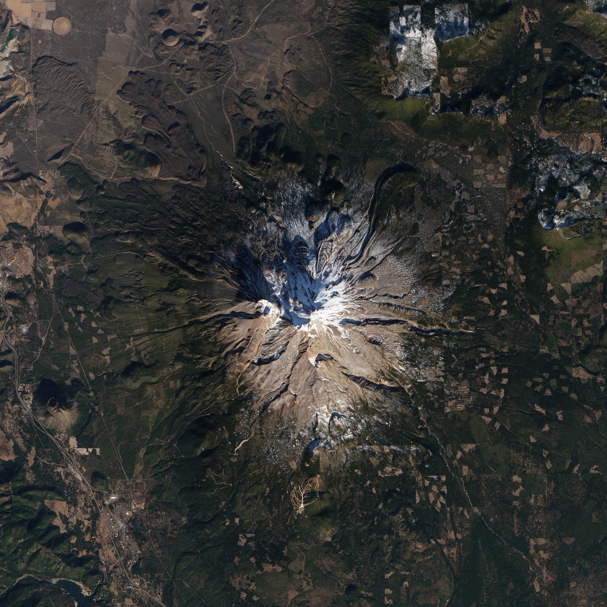 Núi Shasta địa điểm linh thiêng với những câu chuyện bí ẩn