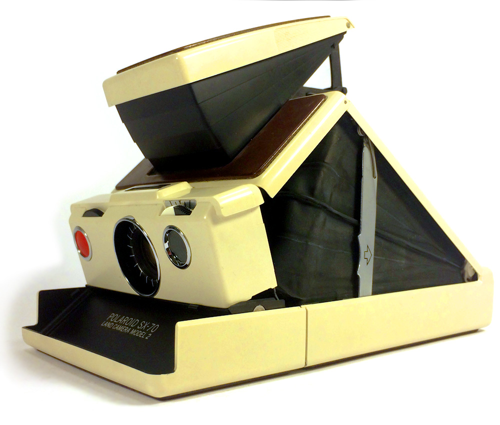 SCP-105 - Máy ảnh chụp lấy liền Polaroid SX-70 Land Camera (model 2).