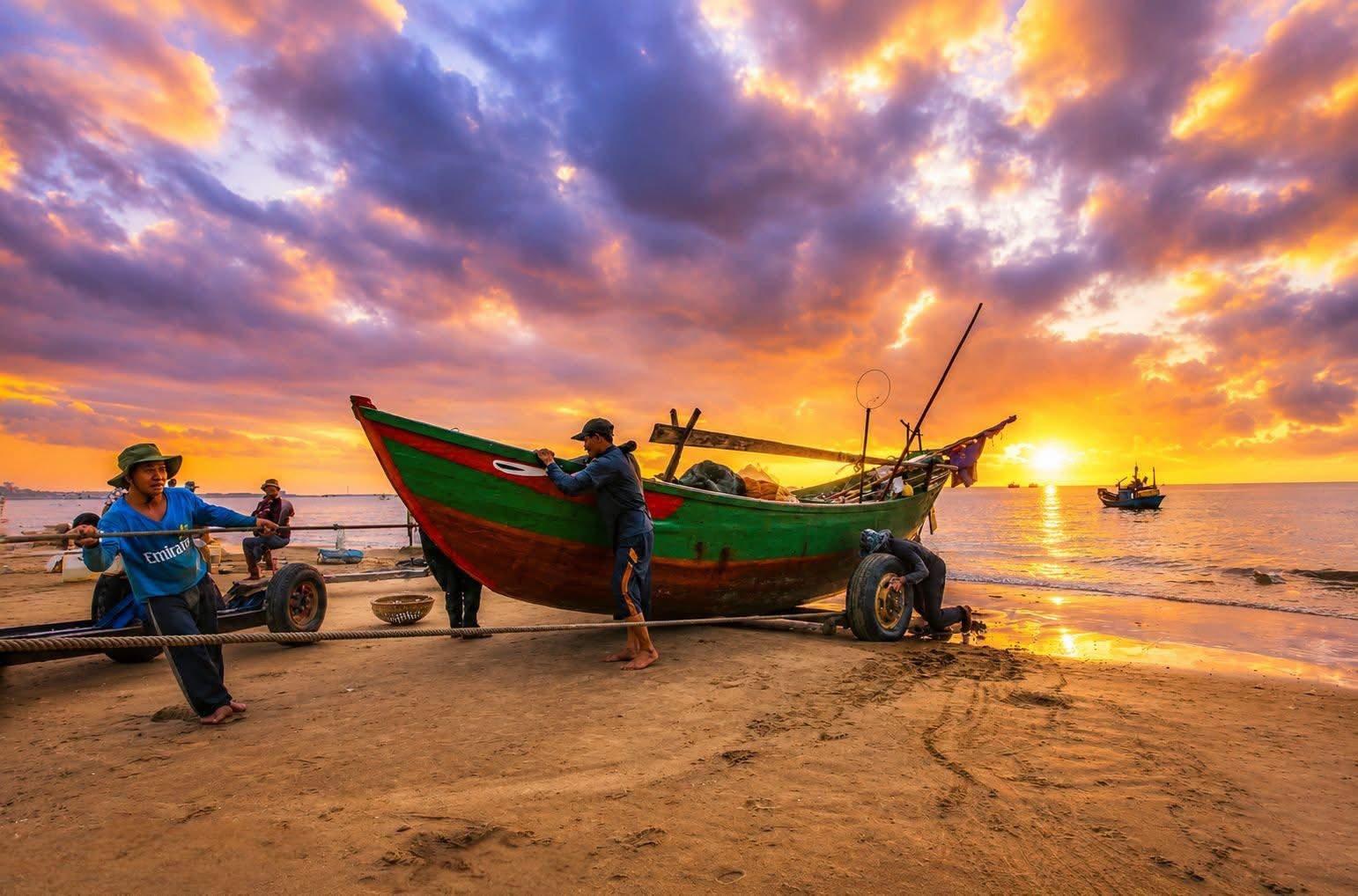 Về Đà Nẵng xem làng chài cổ Nam Ô