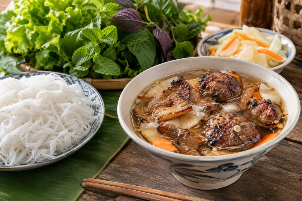 Cách làm bún chả Hà Nội thơm lừng, thịt mềm và nước chấm hài hòa