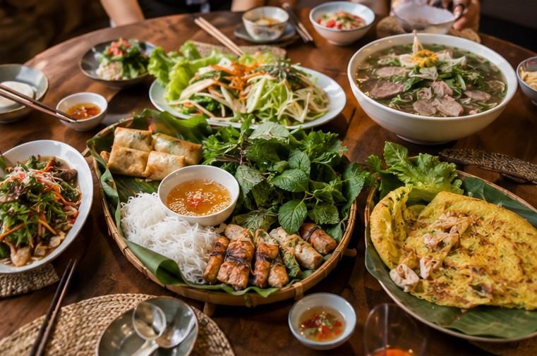 Bàn món Việt đa dạng