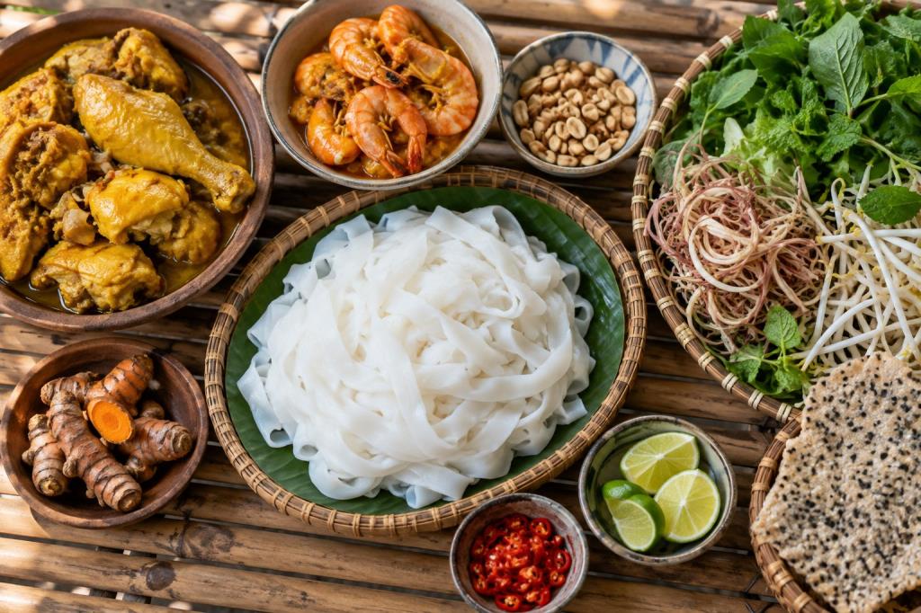 Nguyên liệu mì Quảng gồm sợi, nhân, rau và bánh tráng