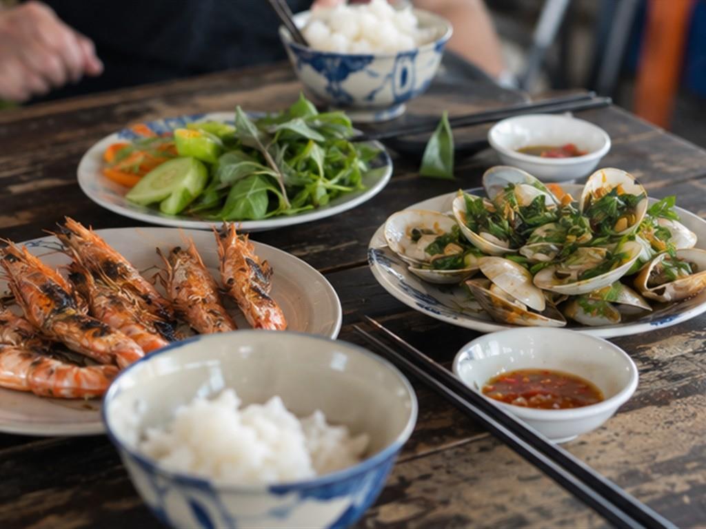 Cờ cảnh báo và hướng dẫn cứu hộ luôn quan trọng hơn kế hoạch tắm.