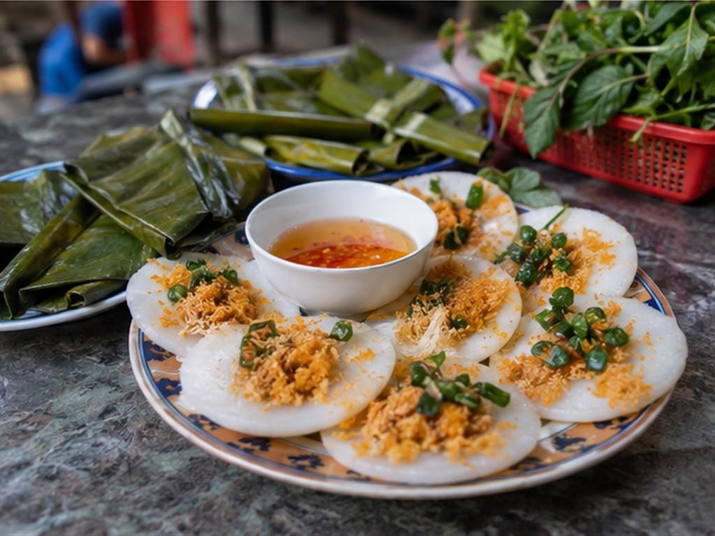 Bánh canh thay đổi rõ theo loại bột và nền nước dùng.