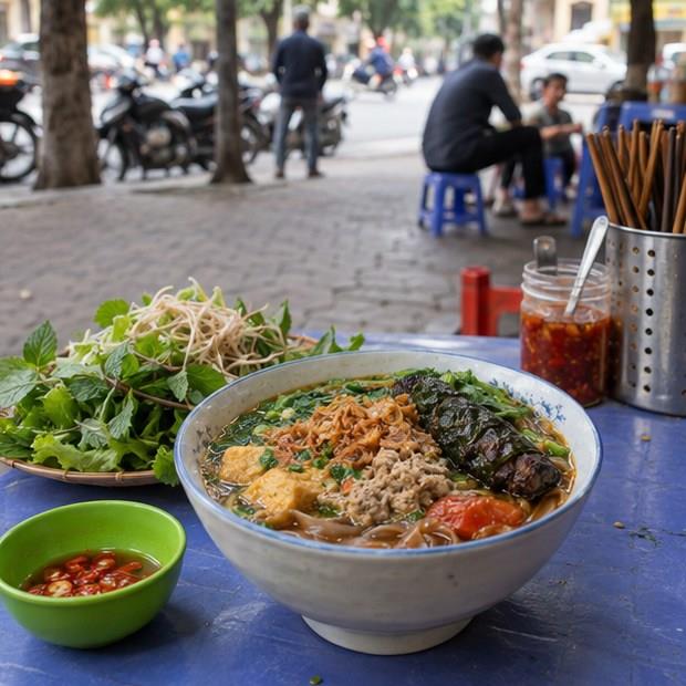 Bát bánh đa bên vỉa hè đất Cảng