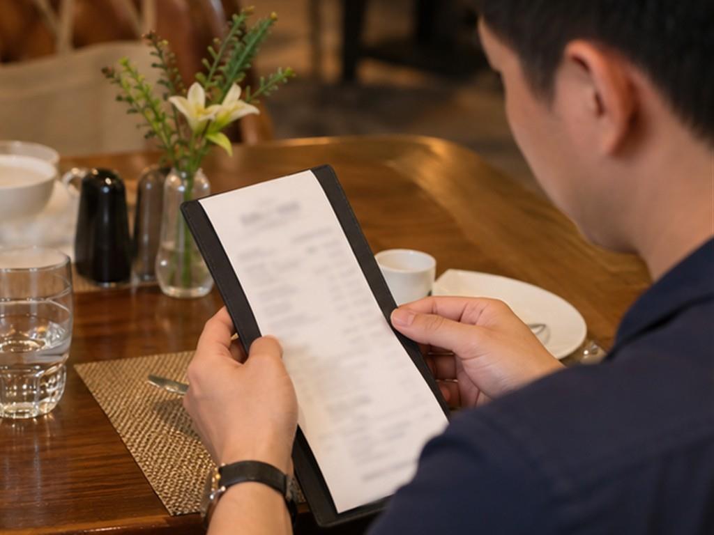 Nhiệt độ món cùng tốc độ bổ sung phản ánh năng lực vận hành của buffet.