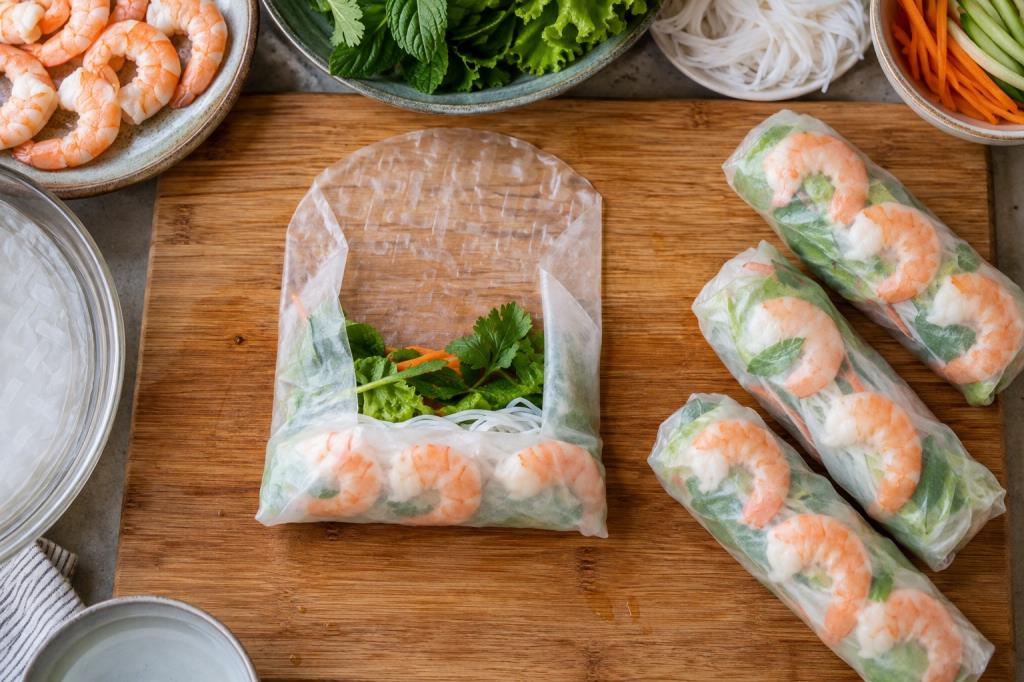 Cuốn bánh tráng đúng cách