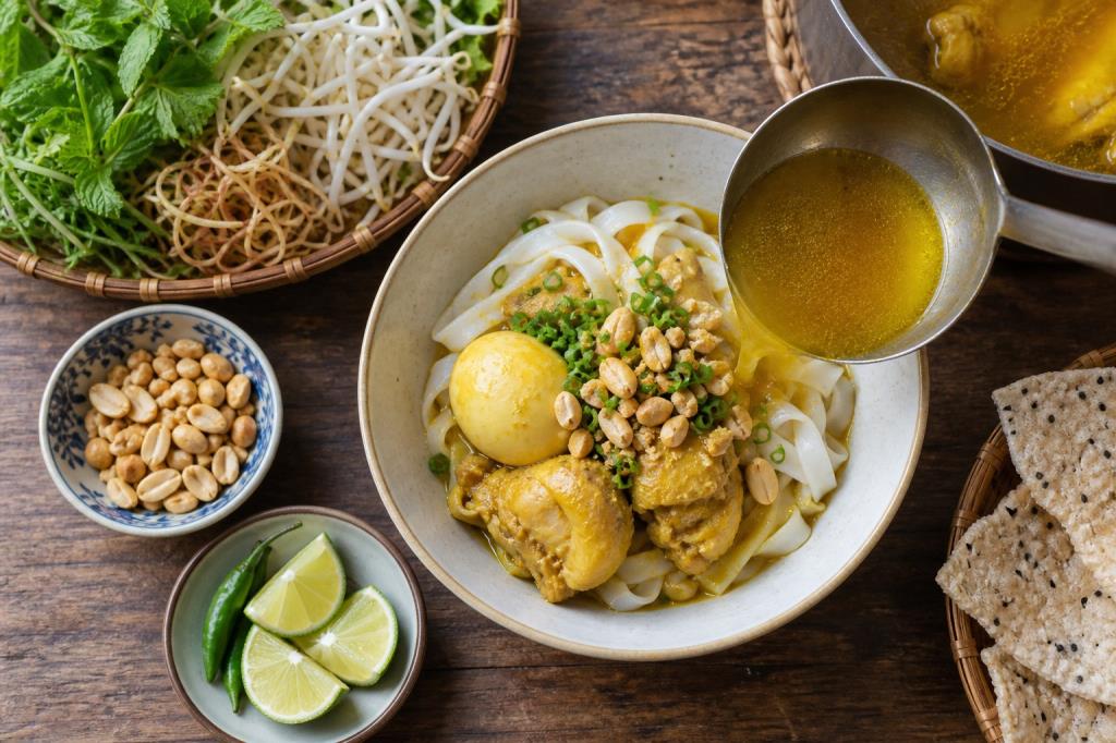 Hoàn thiện tô mì Quảng