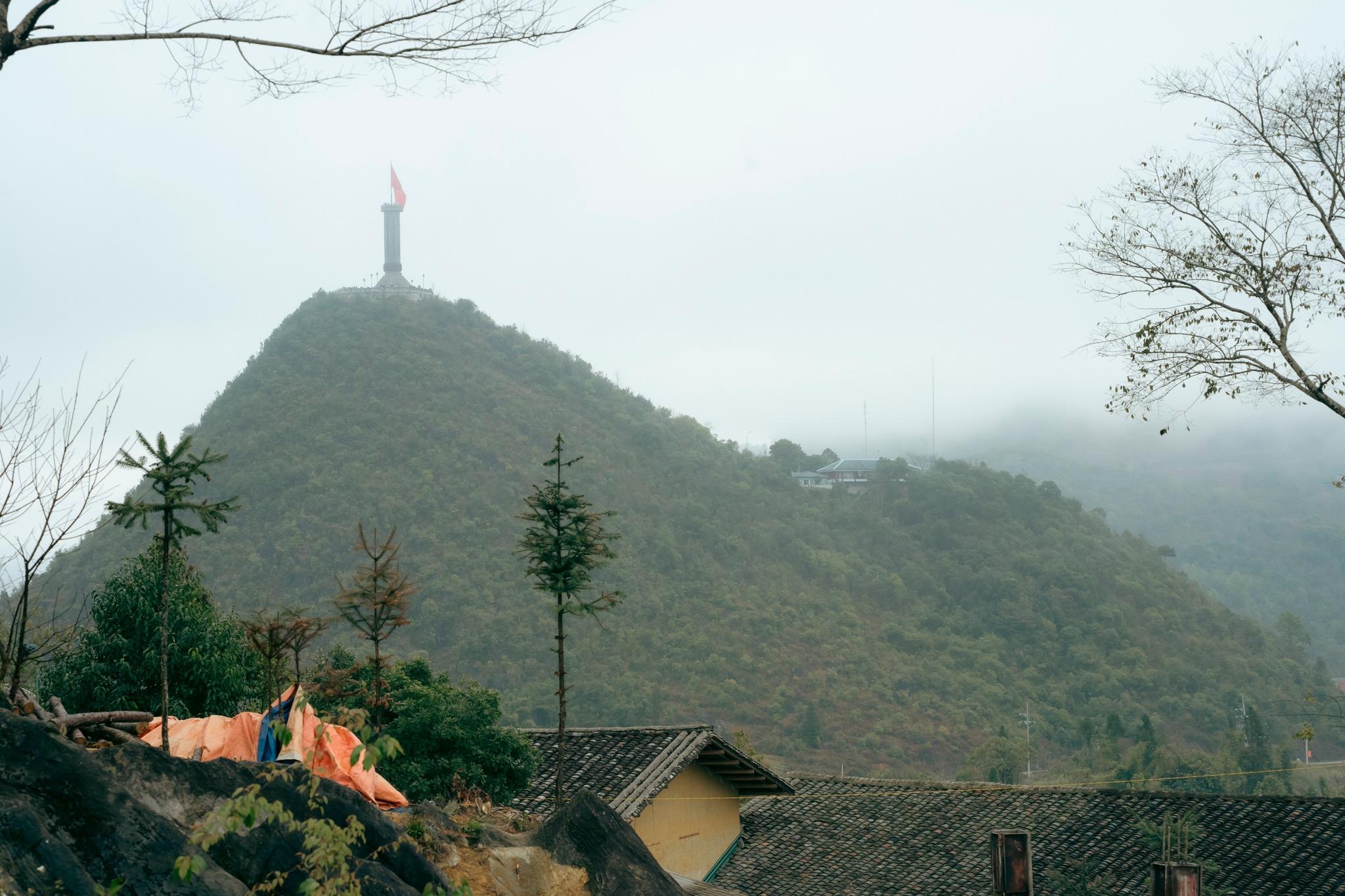 Nhịp sống một ngày bình thường ở Lô Lô Chải