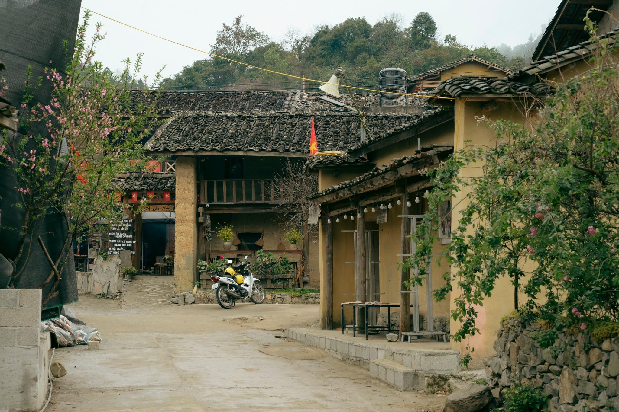 Nhịp sống một ngày bình thường ở Lô Lô Chải