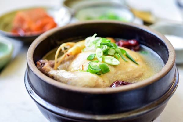 Hướng dẫn làm món gà hầm sâm ngon bổ Hàn Quốc