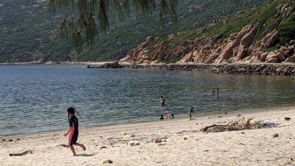 Bãi Thùng Ninh Thuận: Kinh nghiệm khám phá bãi biển hoang sơ đẹp mê hồn