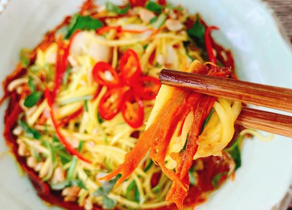 Cách làm gỏi xoài bò khô chua ngọt đến thèm thuồng